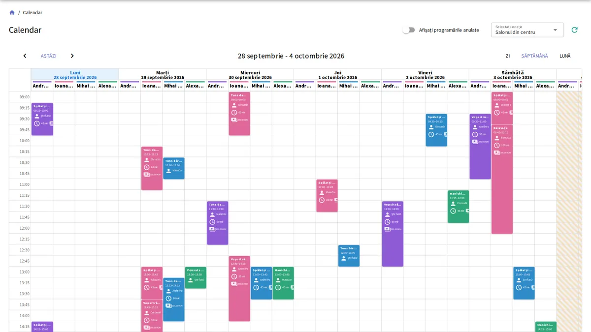 Vizualizarea calendarului săptămânal yAppointment cu programări codificate pe culori per membru al personalului